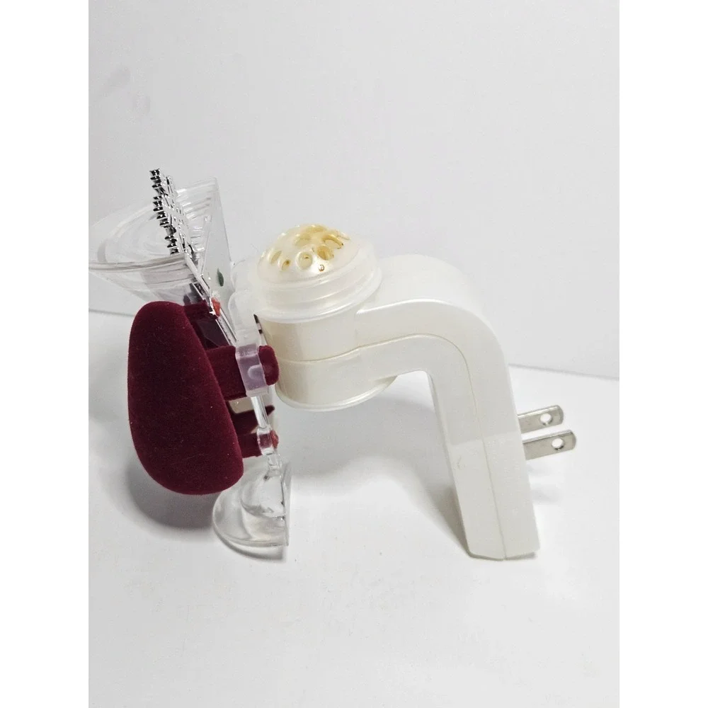 Bath & Body Works Holiday Santa Mitten Martini Wallflowers Fragrance Plug